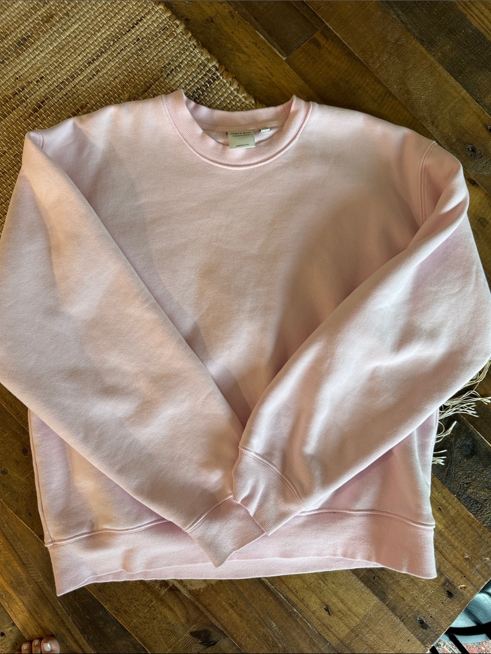 Aritizia Sweatshirt size M